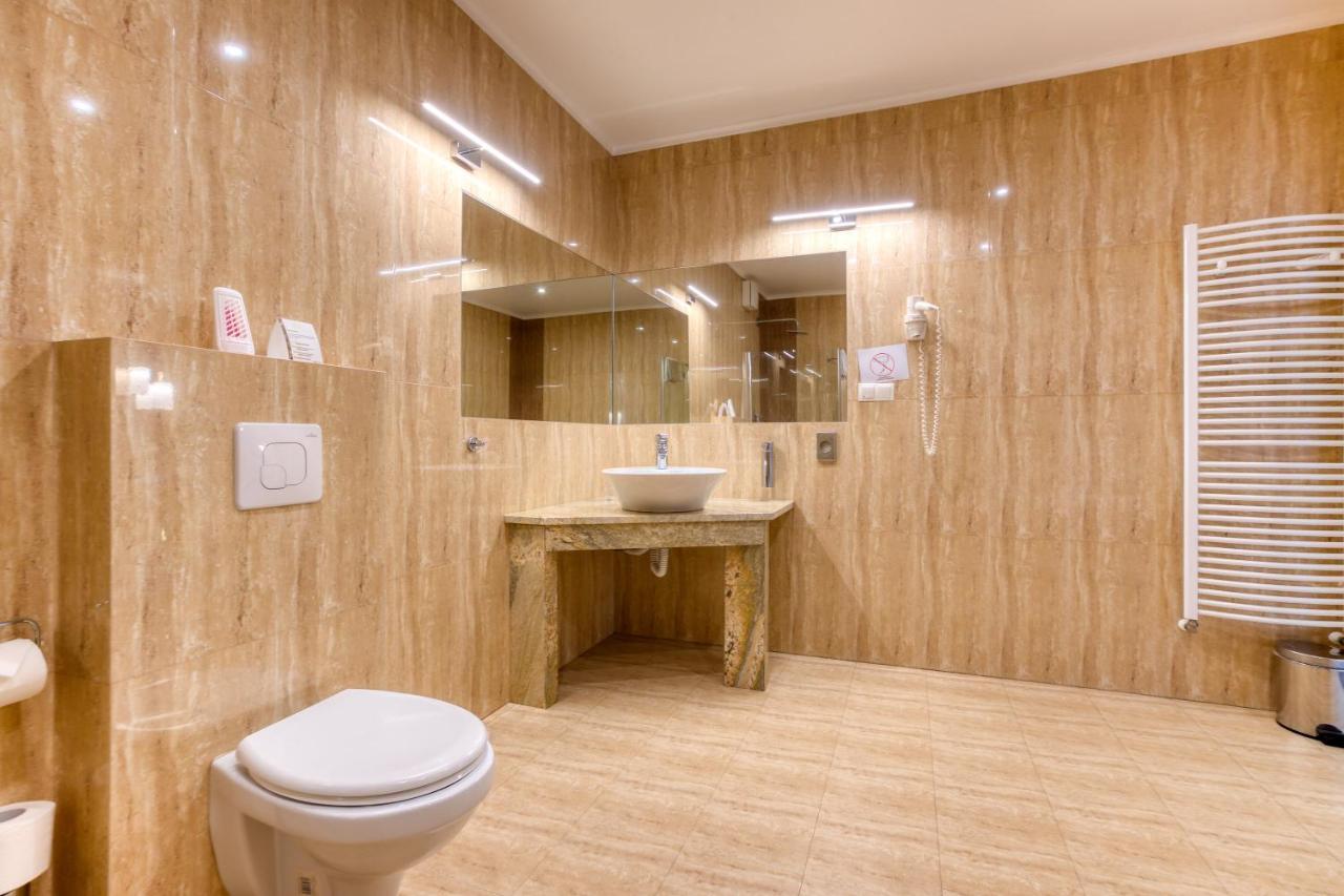 Hotel & Spa Bialy Dom Пжишовице Екстериор снимка