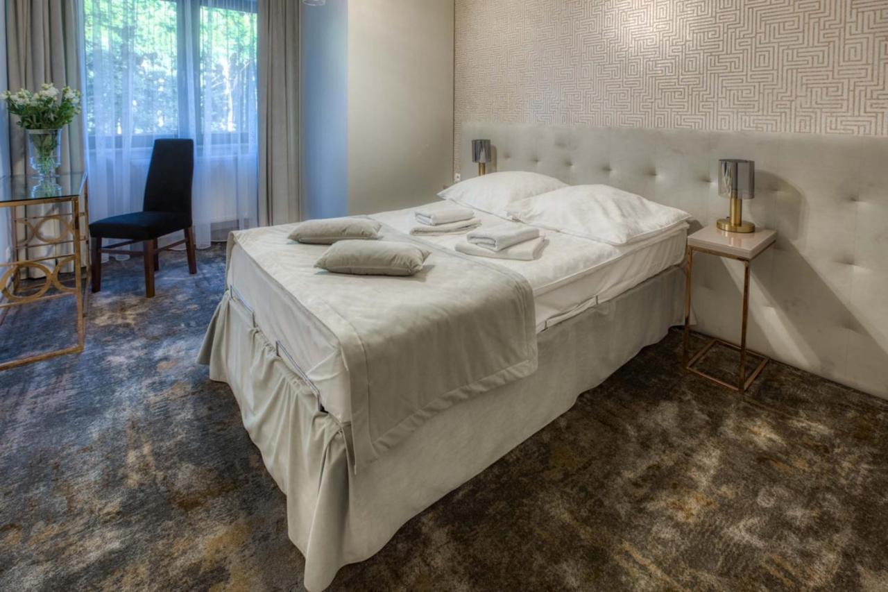 Hotel & Spa Bialy Dom Пжишовице Екстериор снимка