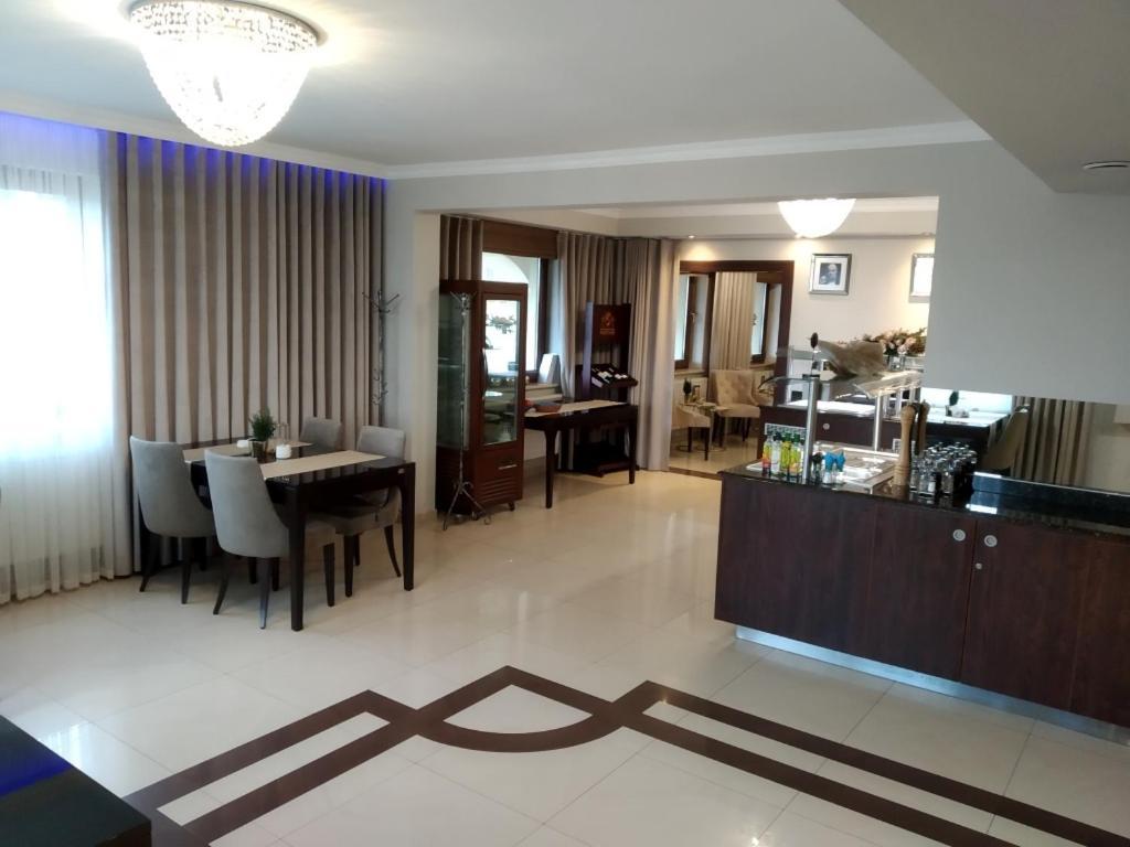 Hotel & Spa Bialy Dom Пжишовице Екстериор снимка